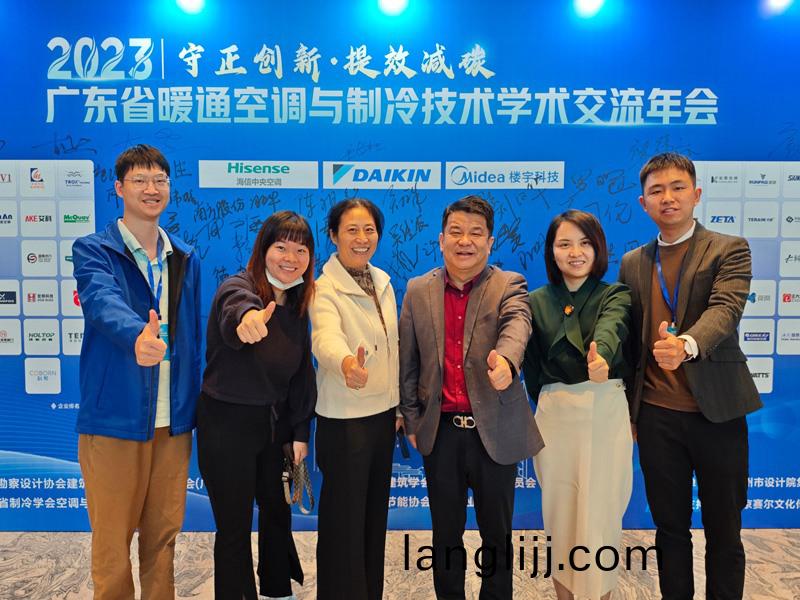 糰(tuan)隊(dui)風(feng)採(cai)